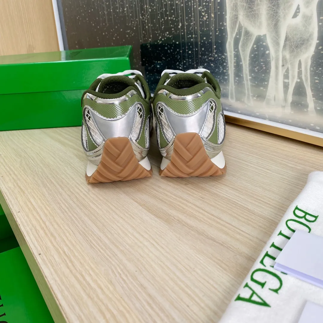 p620🐮🐮High-end version, the original 1:1 couple style new model is on the shelves🔥BV Orbit sneakers Wang Yibo's same style couple's Dad Runner sneakers, made of lightweight technical mesh fabric. Features a geometric patterned rubber outsole. The outsole is made of color-blocked TPU outsole. Size: women’s shoes 35-40, men’s shoes 39-45.